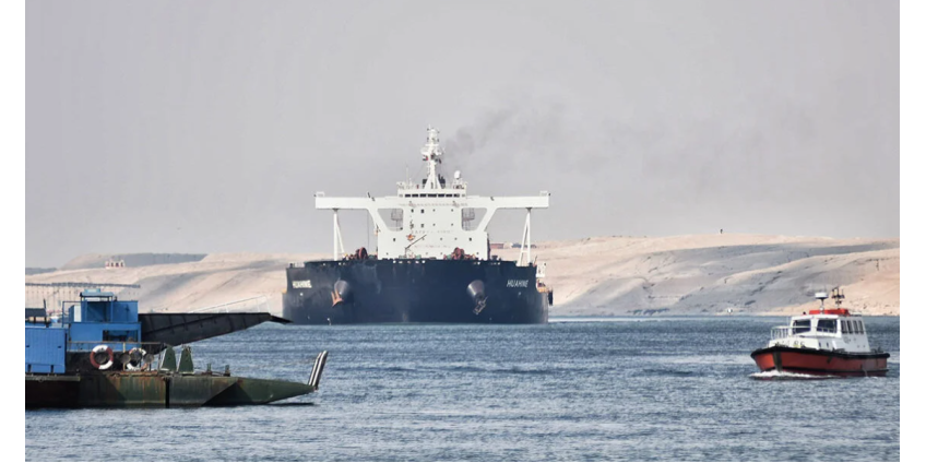 В Суэцком канале столкнулись два танкера