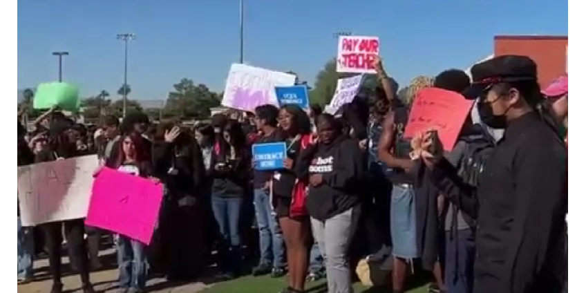 Учащиеся Clark High School устраивают забастовку в поддержку учителей