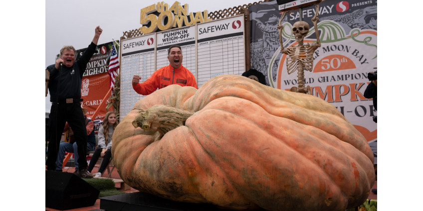 Мужчина вырастил гигантскую тыкву весом больше тонны и побил мировой рекорд