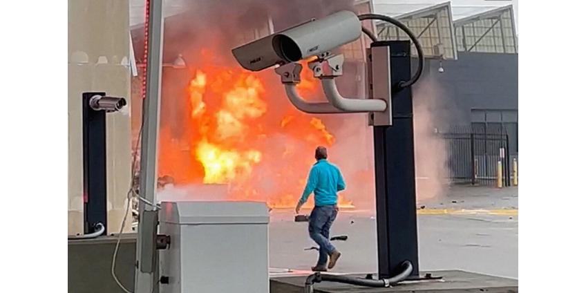 Байдена проинформировали о взрыве на границе США и Канады