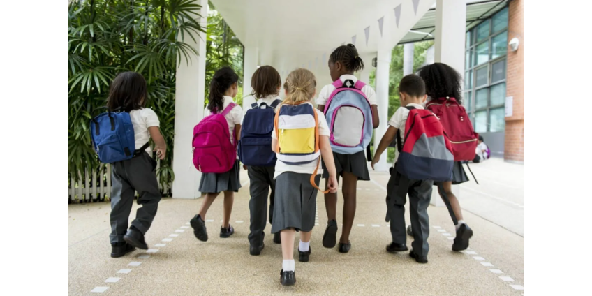 Учительницу из Калифорнии обвинили в том, что она давала дошкольникам успокаивающие пластыри