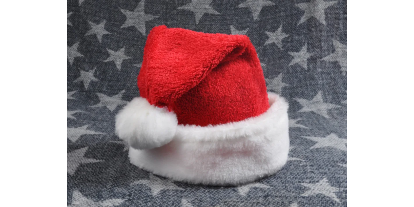 «Санта-копы» дарят праздничные подарки местным семьям