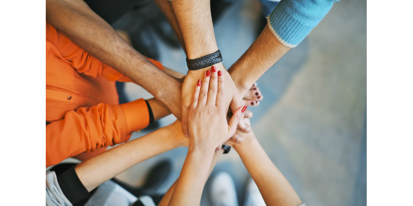 20 школьников спасли жизнь попавшим под машину матери и ребенку