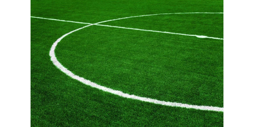 Судья напал на футболиста с ножом во время матча Судья напал на футболиста с ножом во время матча