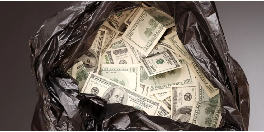 Женщина чуть не выбросила выигрышный лотерейный билет на 925,4 тысячи долларов