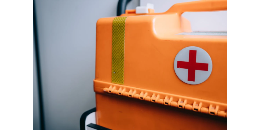 Пациент больницы угнал машину скорой помощи и пропал