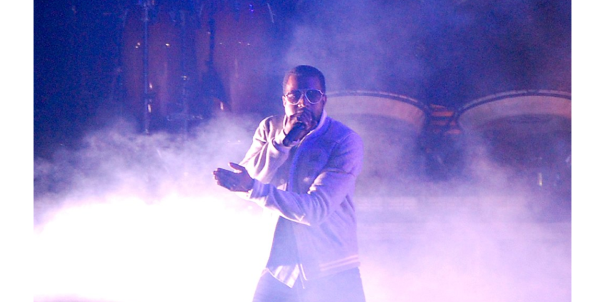 Канье Уэст выступил с дочерью в Париже