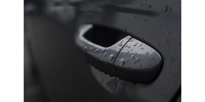 Женщина погибла, еще 2 человека пострадали в аварии в Финиксе