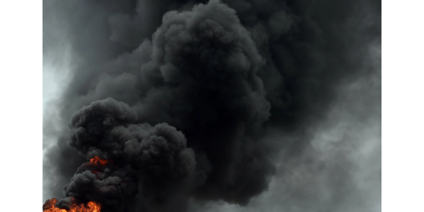 В центре Финикса был виден столб черного дыма из-за возгорания мусора