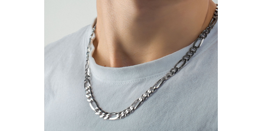 Подросток выжил после удара током через цепочку на шее