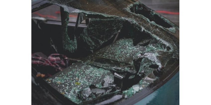 Северный Голливуд: 29 автомобилей пострадали от вандала, разбившего стекла