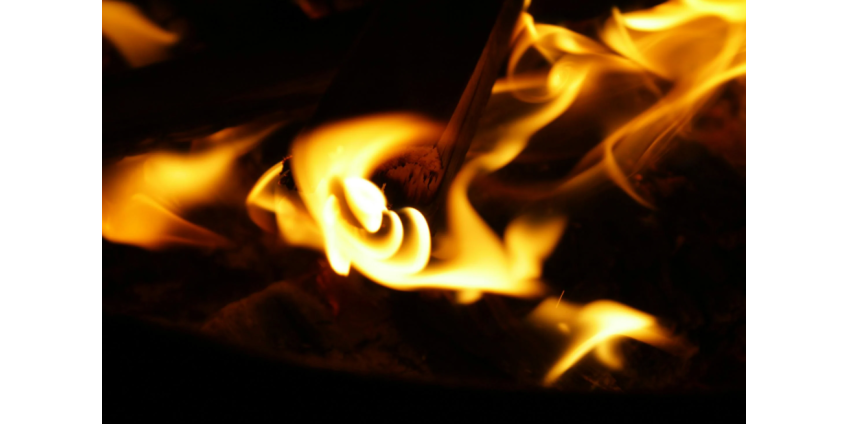 Пожар на юге Лос-Анджелеса уничтожил четыре газовых грузовика