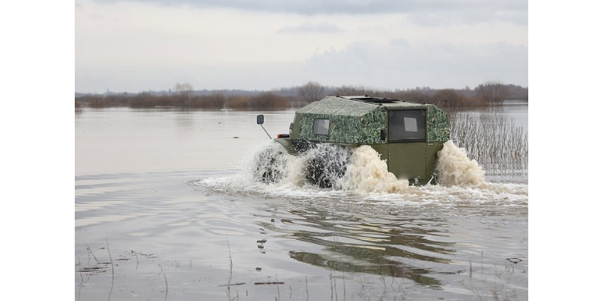 Вездеход с учеными утонул в российском регионе