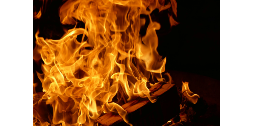 В Южной Калифорнии вспыхнул мощный пожар В Южной Калифорнии вспыхнул мощный пожар