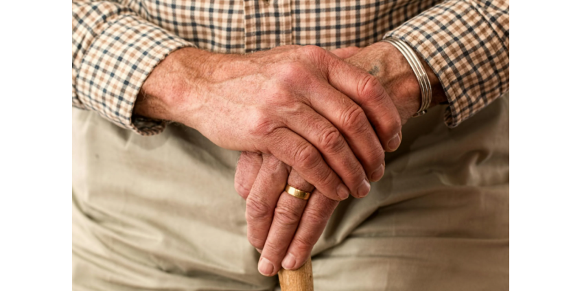 В США пенсионерка привезла мужа в дом престарелых и застрелила В США пенсионерка привезла мужа в дом престарелых и застрелила