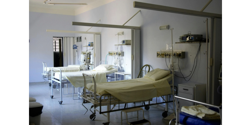 У стен детской больницы Лос-Анджелеса прошла акция родителей, обвинивших медучреждение в нарушениях и гибели пациентов