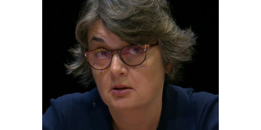 Директор Лувра захотела уйти в отставку и не смогла