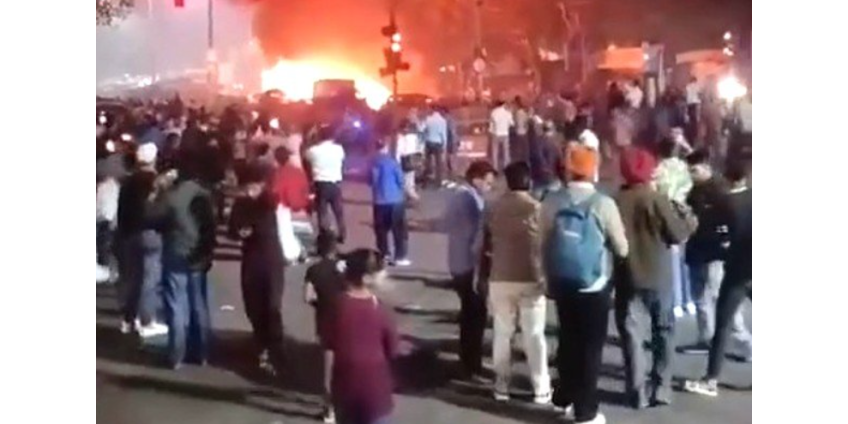 24 человека пострадали от взрыва автомобиля в Индии