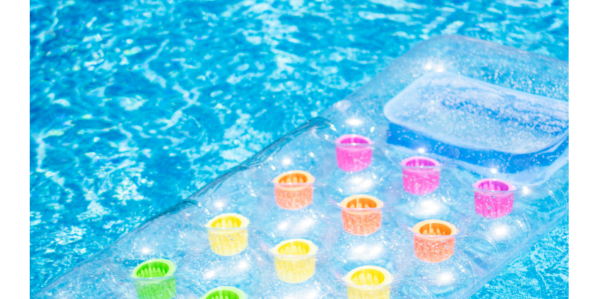 Мужчину на надувном матрасе унесло за 37 километров от берега