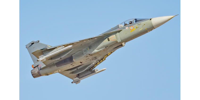 Индийский истребитель разбился на глазах у сотен очевидцев в Дубае