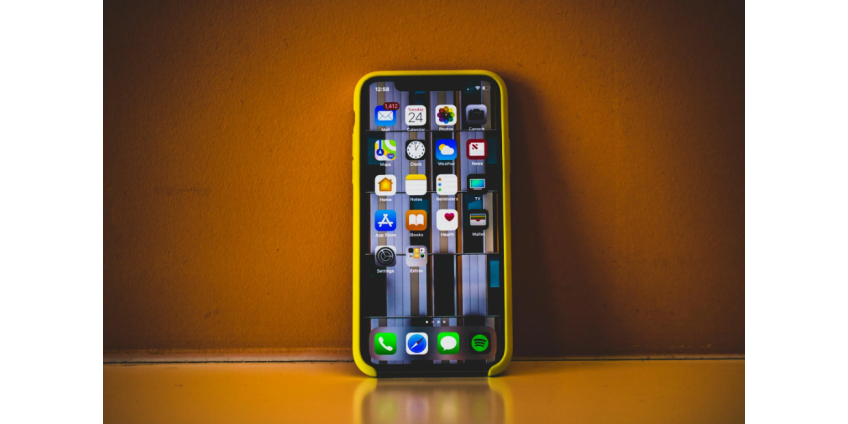 Использование телефона перед сном признали фактором риска для здоровья