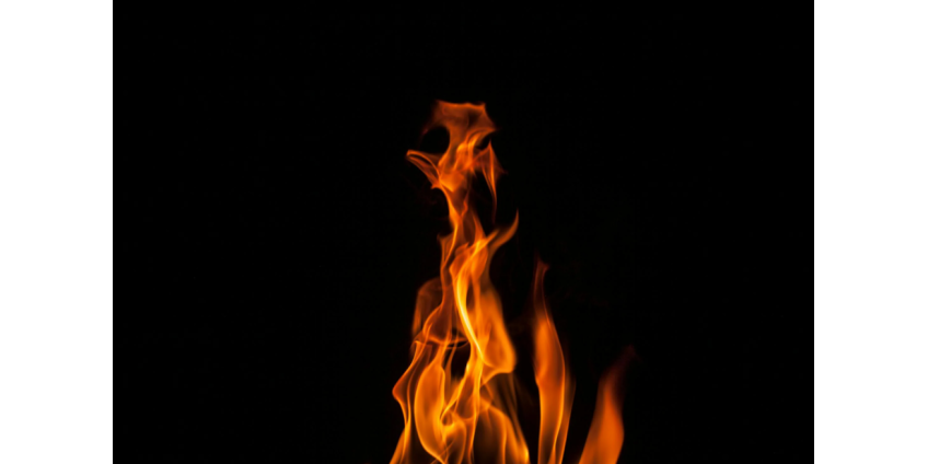 Крупный пожар в Ланкастере потушили после возгорания пропановых баллонов