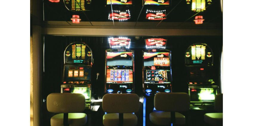 Полиция Сан-Диего обнаружила более 60 игровых автоматов и наркотики при ликвидации подпольного казино Полиция Сан-Диего обнаружила более 60 игровых автоматов и наркотики при ликвидации подпольного казино