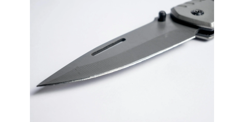 В торговом центре Westfield Topanga двоих подростков ограбили и ранили ножом