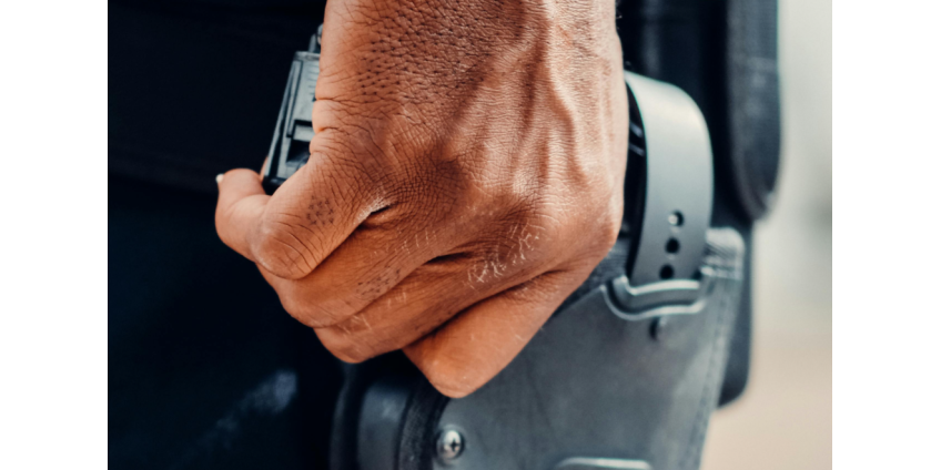 Полиция Финикса застрелила мужчину, обезвредившего нападавшего при нападении на дом