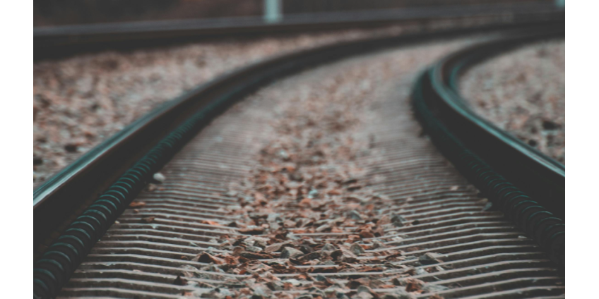 Десятки вагонов сошли с рельсов в российском регионе