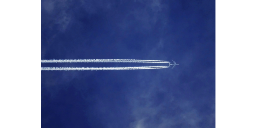 Самолет United Airlines вернулся в Лос-Анджелес из-за возможного возгорания двигателя