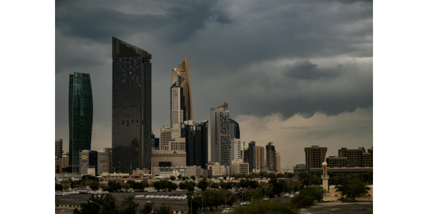 ОАЭ атаковали ракетами и дронами