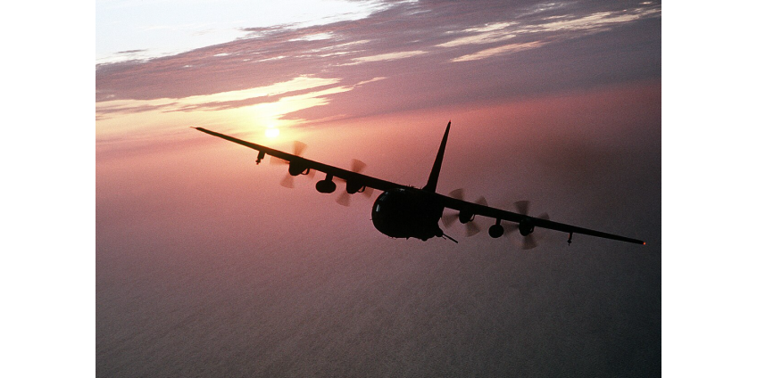 В Колумбии военный самолет упал при взлете, погибли 66 человек