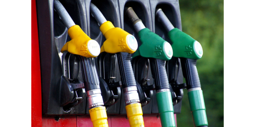 Средняя цена бензина в округе Лос-Анджелес приблизилась к 6 долларам за галлон