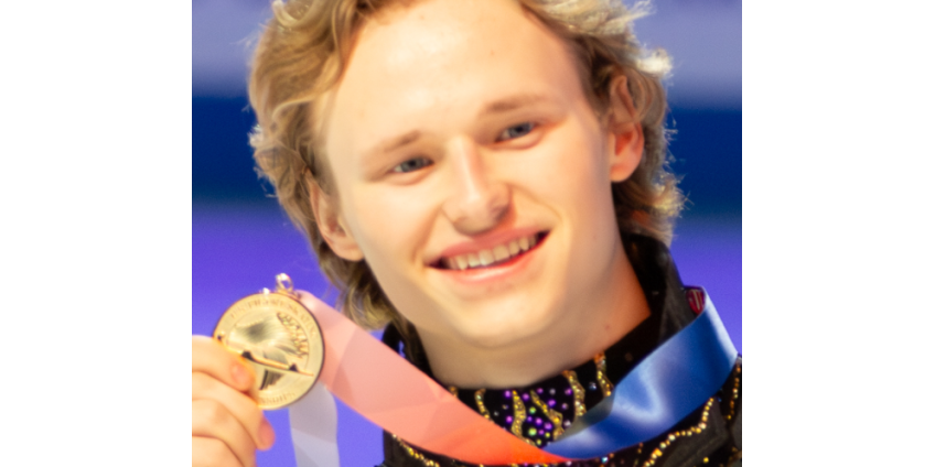 Американский фигурист Илья Малинин стал трехкратным чемпионом мира