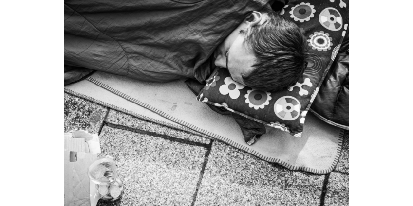 Жители Южного Лос-Анджелеса пожаловались на опасный лагерь бездомных у школы