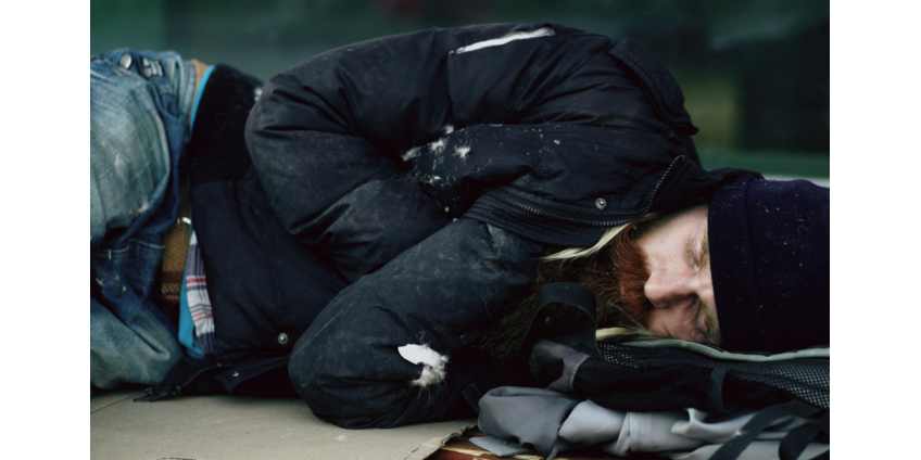 В округе Лос-Анджелес разросся палаточный лагерь бездомных вдоль West Compton Boulevard